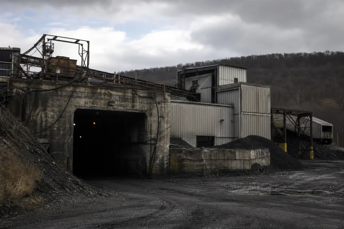 Four Illinois Mine Managers Indicted in Fire and Investigation Case
